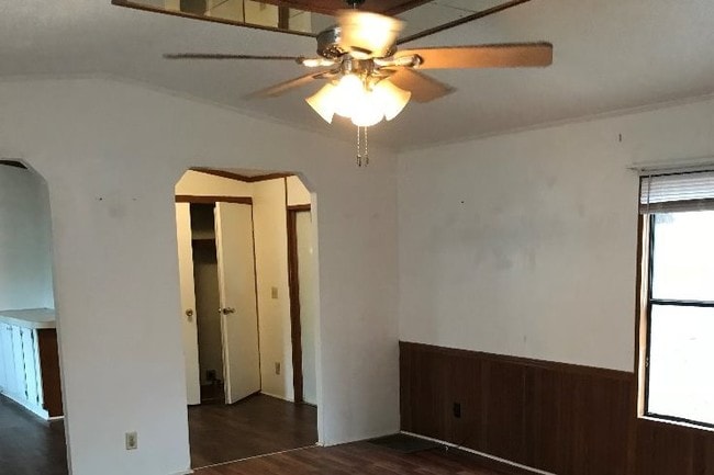 living room - 410 Brown St