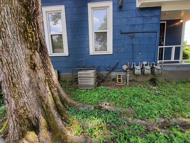 Building Photo - 925 S Cox St