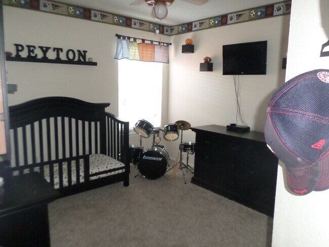 Building Photo - Beautiful 3-2-2 Move In Ready!