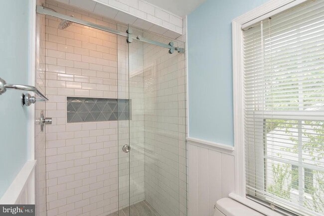 Building Photo - 5106 25th Pl N