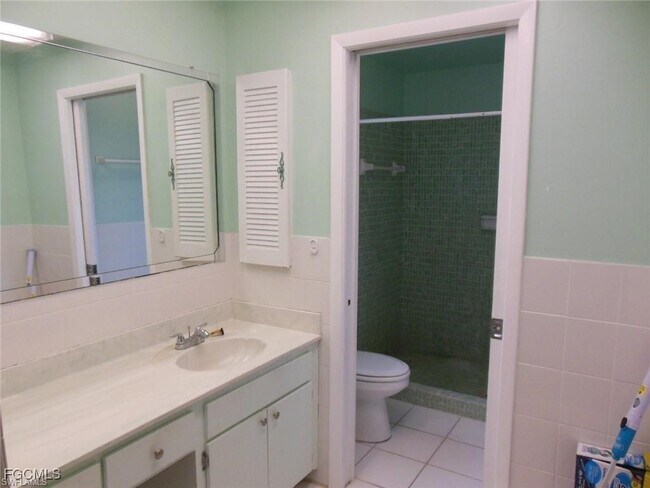 Building Photo - 5638 Riverside Dr