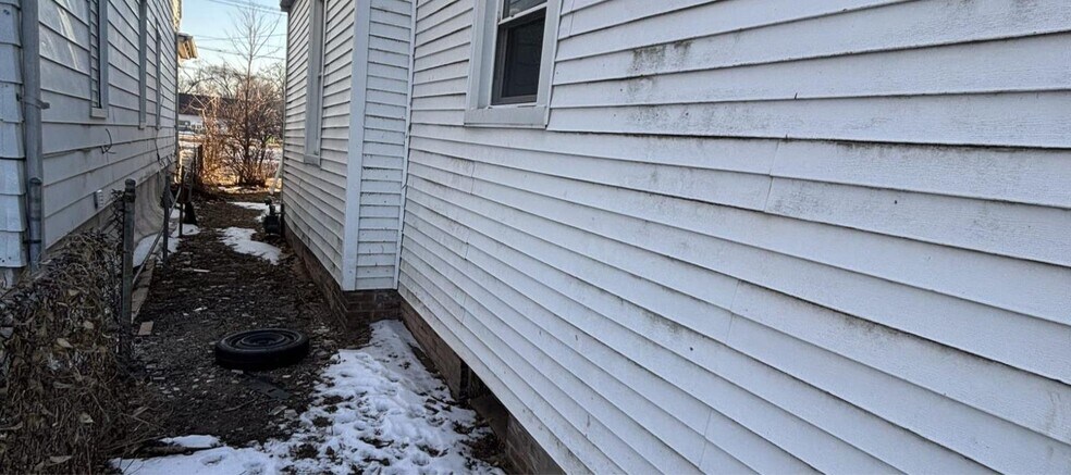 Building Photo - 911 W Hurlburt St