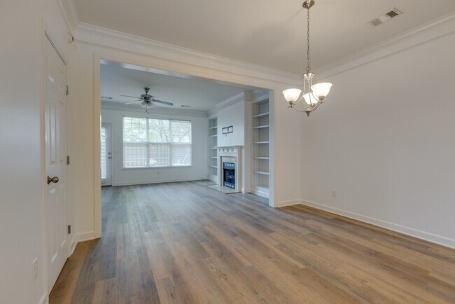 Building Photo - 816 Hillview Heights