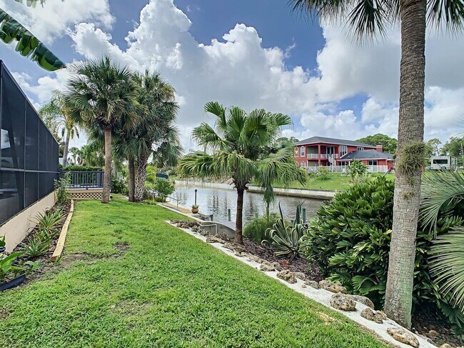 Building Photo - Port Charlotte Waterfront Pool Home - Grea...