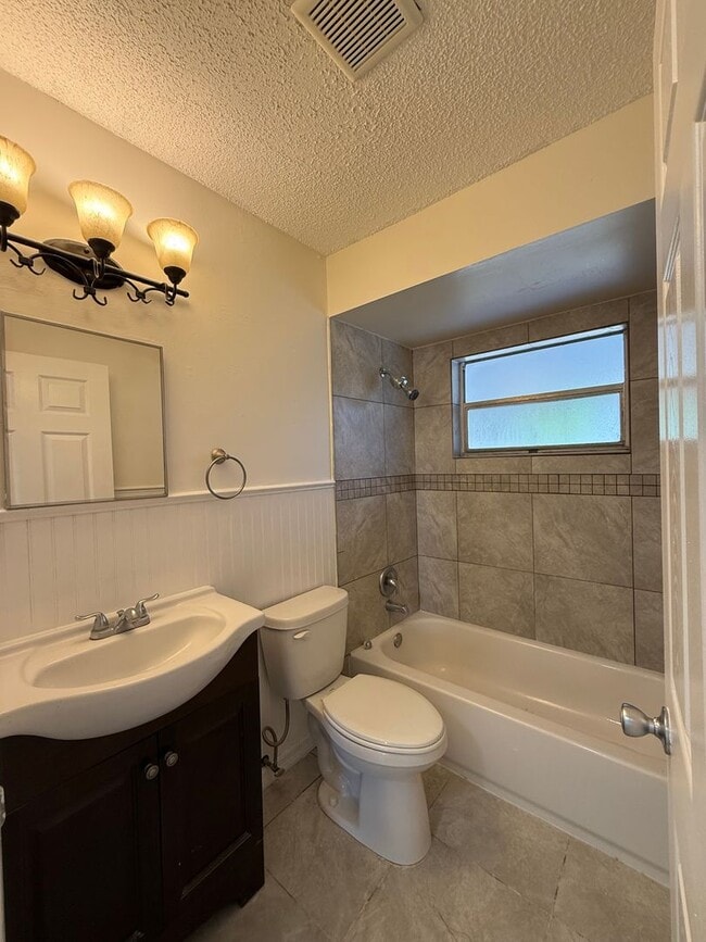 Building Photo - 8649 Paxton Dr