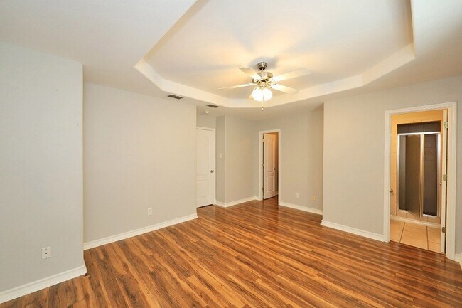 Building Photo - 1000 Ranchway Dr