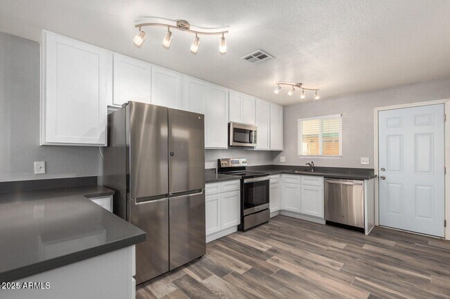 Building Photo - 650 S 97th Pl
