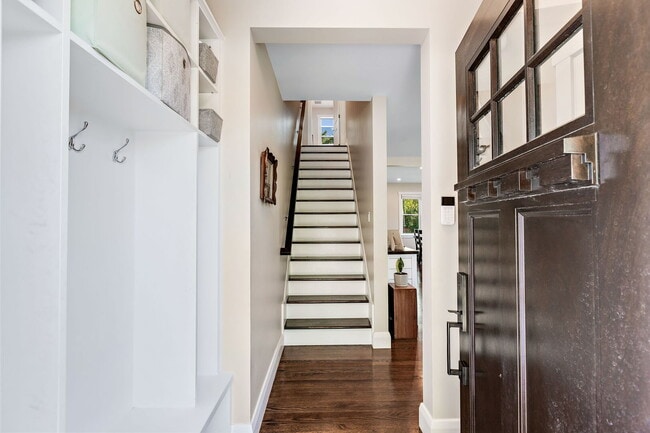 Building Photo - 639 Cumnor Ave