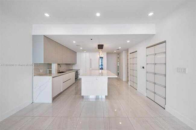 Building Photo - 7918 Harbor Island Dr