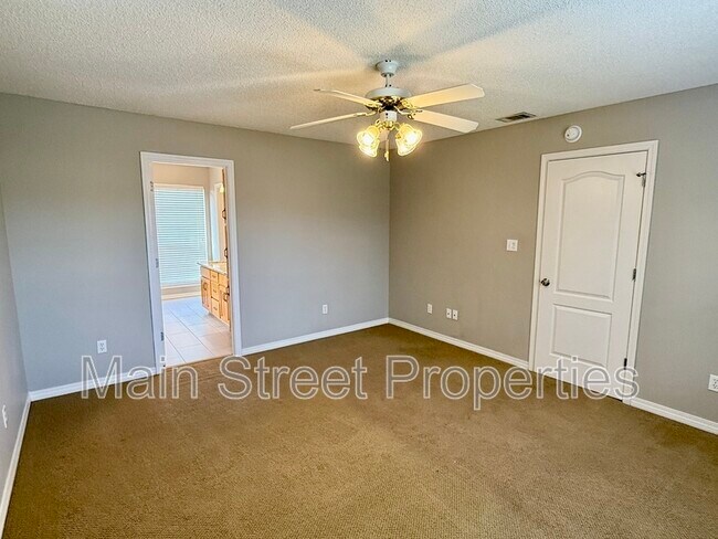 Building Photo - 2121 Pin High Dr