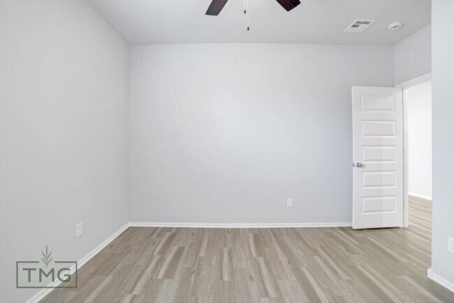 Building Photo - Move In Specials! Lincoln: Your New Home in Owasso with Modern Elegance