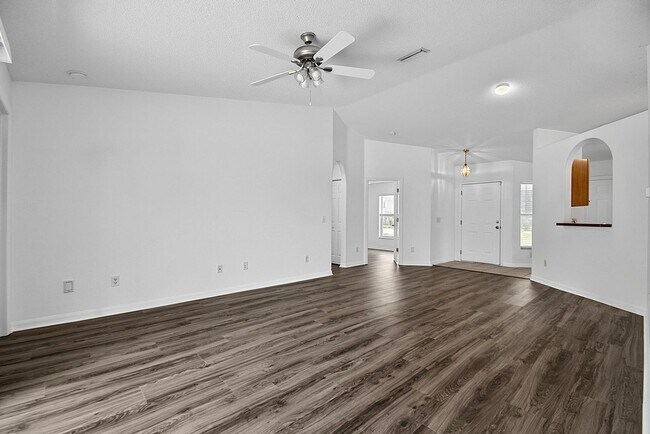 Building Photo - 15 Renmont Ct