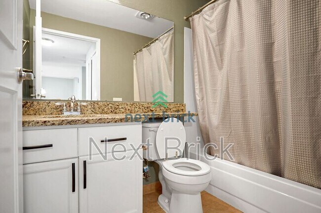 Building Photo - 901 Sunset Blvd NE