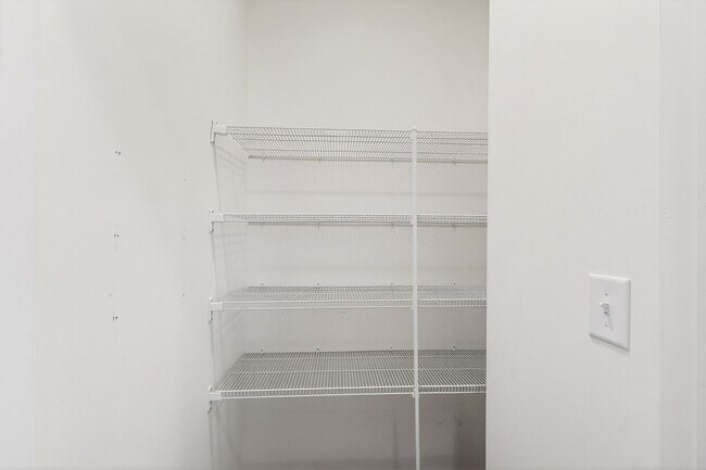 Building Photo - Charming 3BR End-Unit Townhome in Wake Forest!