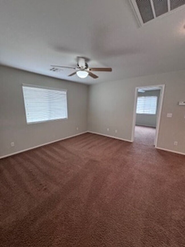 Building Photo - 3Bed/2.5Bath/2Car Residence located in North Las Vegas gated community!