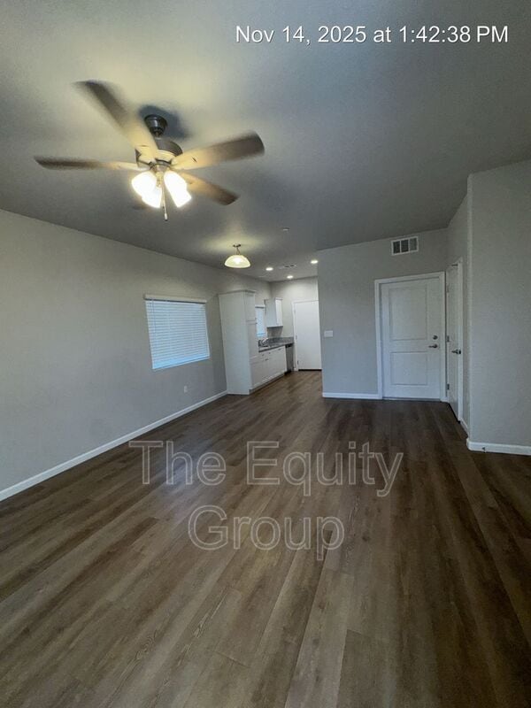 Building Photo - 418 S Summit St