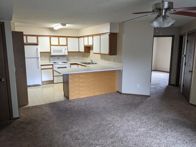 Building Photo - 205 5th St