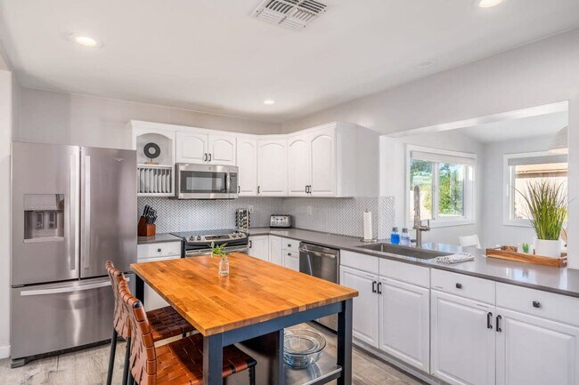 Building Photo - 12202 N 60th St