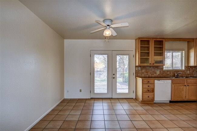 Building Photo - Newly Remodeled 3 Bed, 2 Bath Home with 1 ...