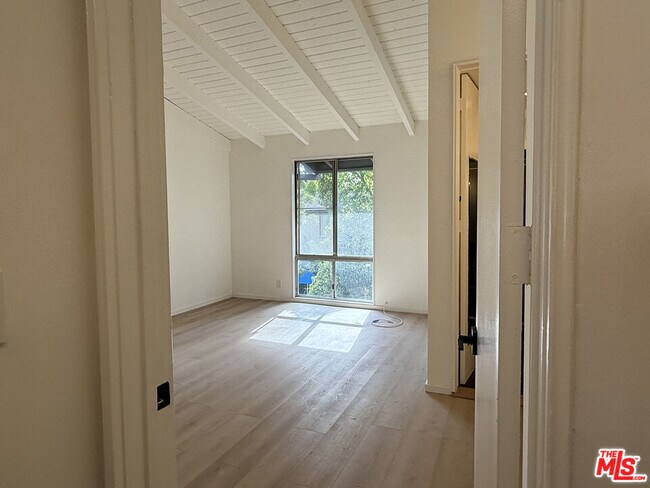 Building Photo - 6639 Green Valley Cir