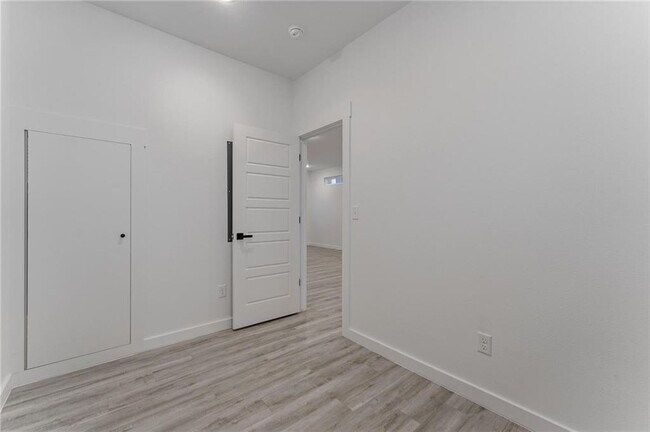 Building Photo - 751 St Charles Pl
