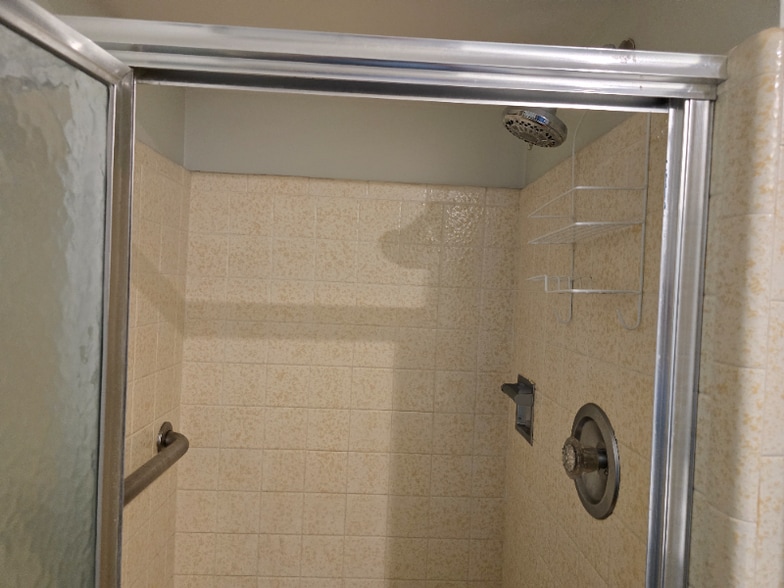 Building Photo - 418 Riviera Dr