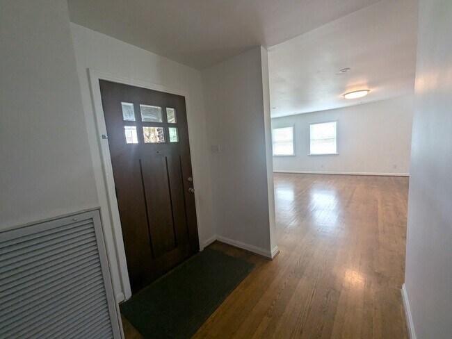 Building Photo - 3706 Drummond St