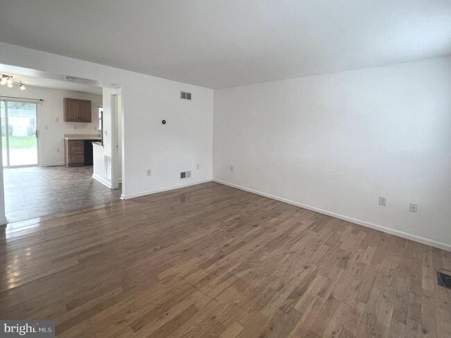 Building Photo - 513 Willow Ave