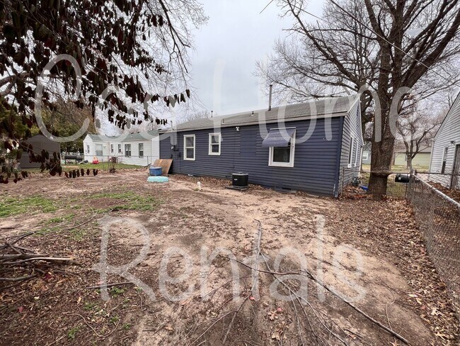 Building Photo - North East Side Home