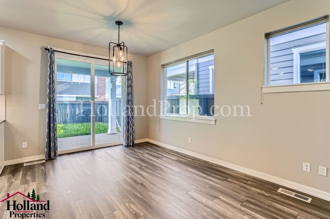 Building Photo - Modern Stylish 3-Bed Home in Prime Hillsbo...