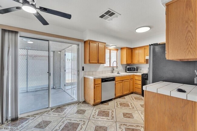 Building Photo - 8200 Cimarron Ridge Dr