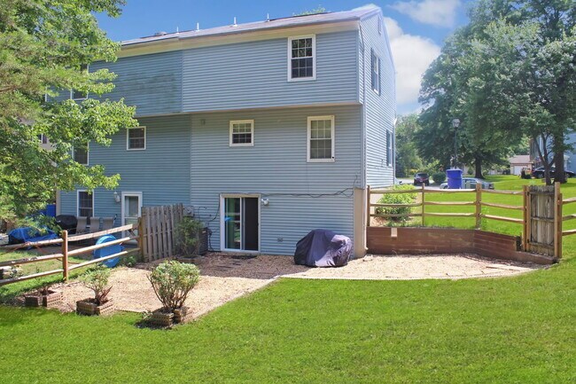 Building Photo - 3032 Churchill Ct