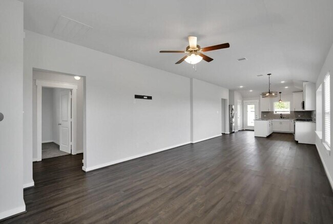 Building Photo - 40843 Mostyn Hill Dr
