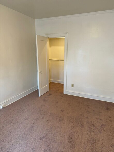 Building Photo - 8220 S Langley Ave