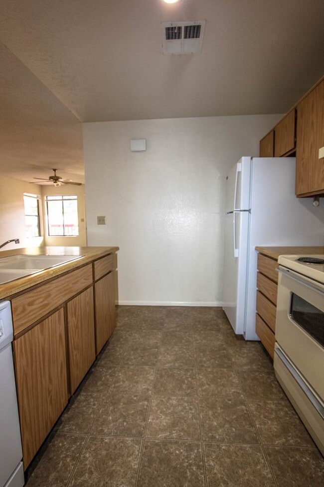 Building Photo - Montana Terrace Condo