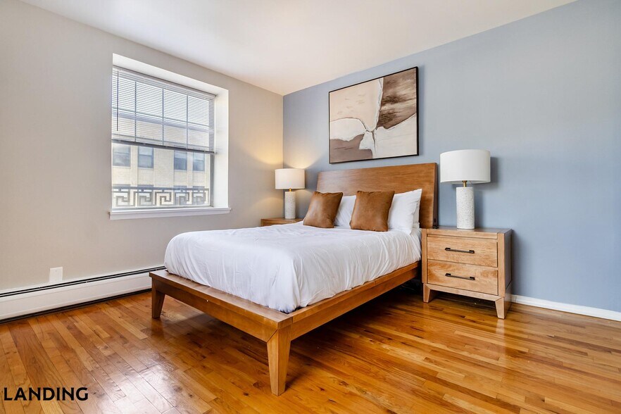 Building Photo - 265 College St