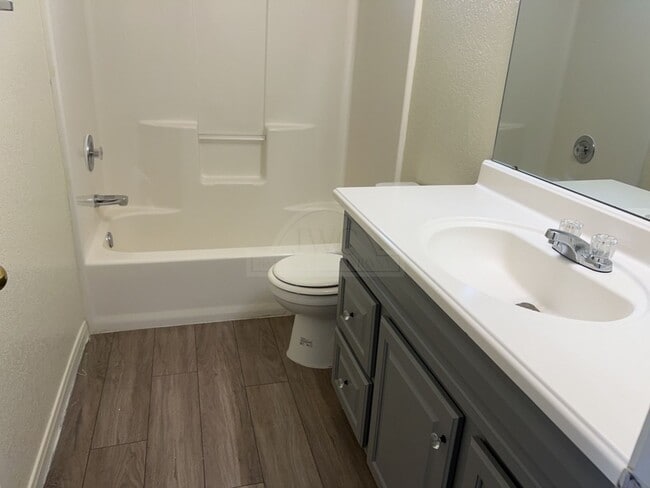 Building Photo - 3804 Water Oak Dr