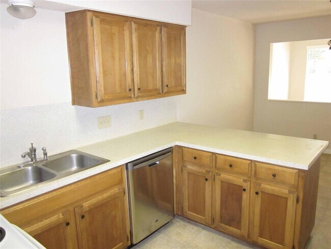 Building Photo - 102 Verna Spur