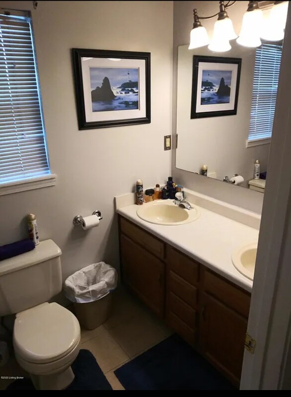 Building Photo - 143 Wiltshire Ave