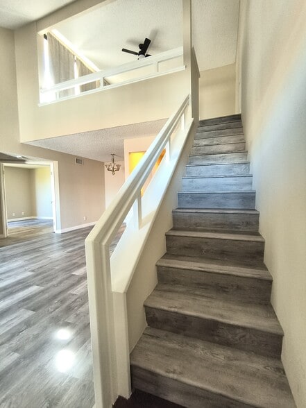 Building Photo - 13096 Le Parc