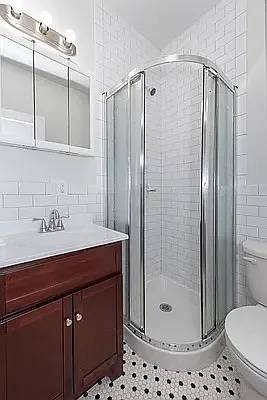 Building Photo - 932 Seneca Ave