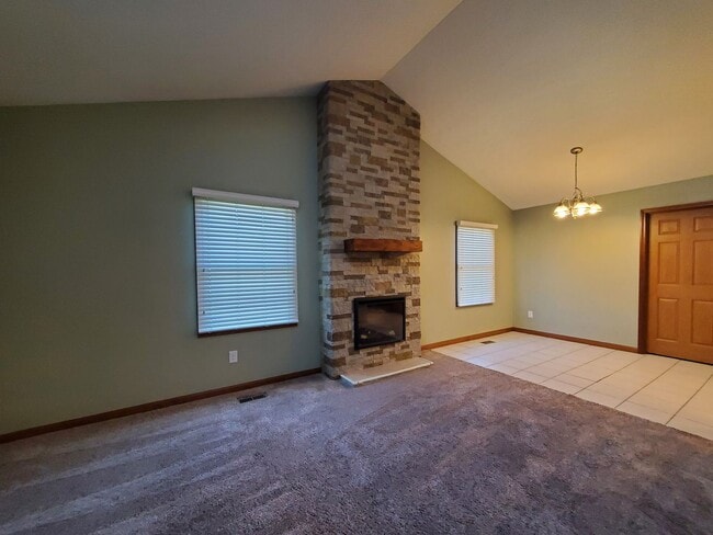 Building Photo - 3-bedroom 2 Full Bath Ranch Home