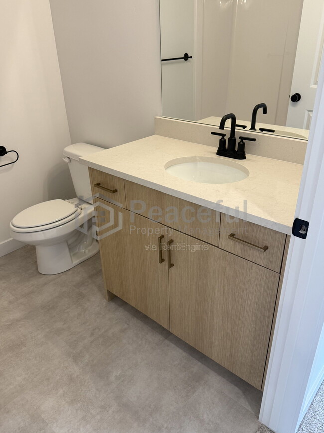 Building Photo - 272 E 850 S