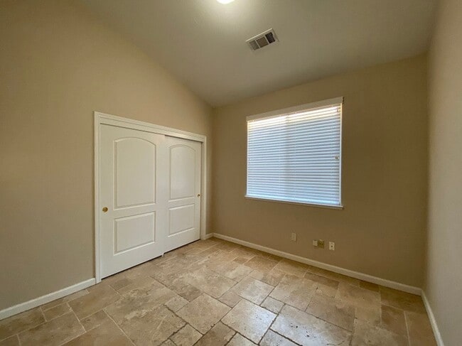 Building Photo - Beautiful Three Bedroom Single Level Napa Home
