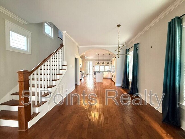 Building Photo - 2209 10th Ave S