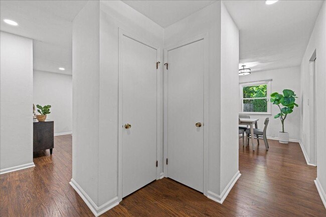 Building Photo - 4783 Rosecroft St