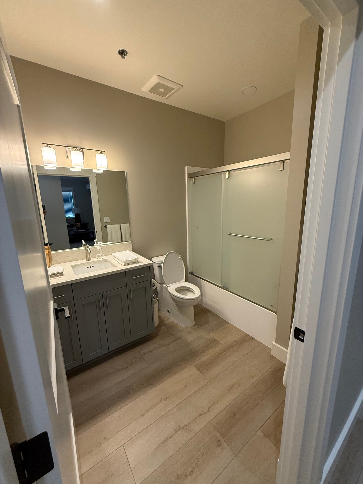 2nd Bathroom - 16600 Boones Ferry Rd