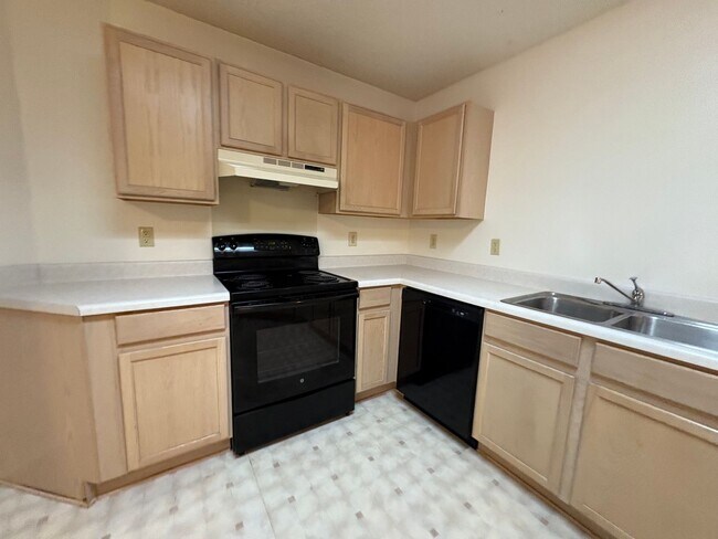 Building Photo - Beautiful home on corner lot.