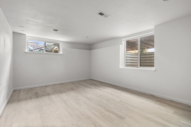 Building Photo - 4757 S Jason St