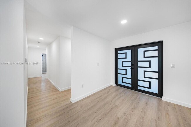 Building Photo - 7401 Miami View Dr